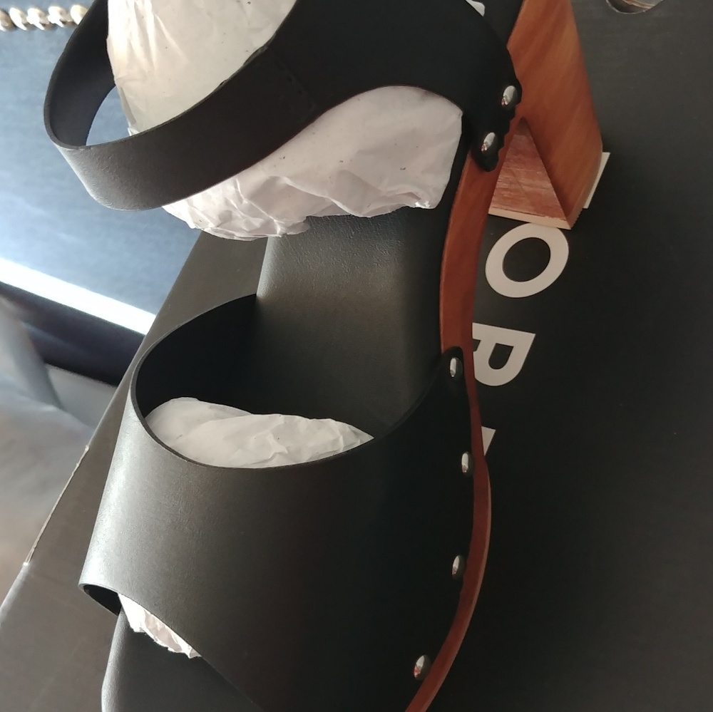 Torrid sandals new